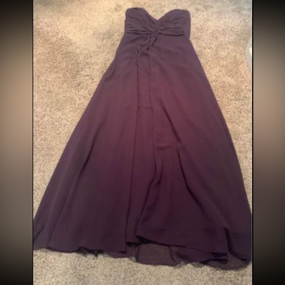 Plum long dress size 14
Sleeveless 
Zipper on back
Only worn once 
Levkoff brand - Picture 3 of 4